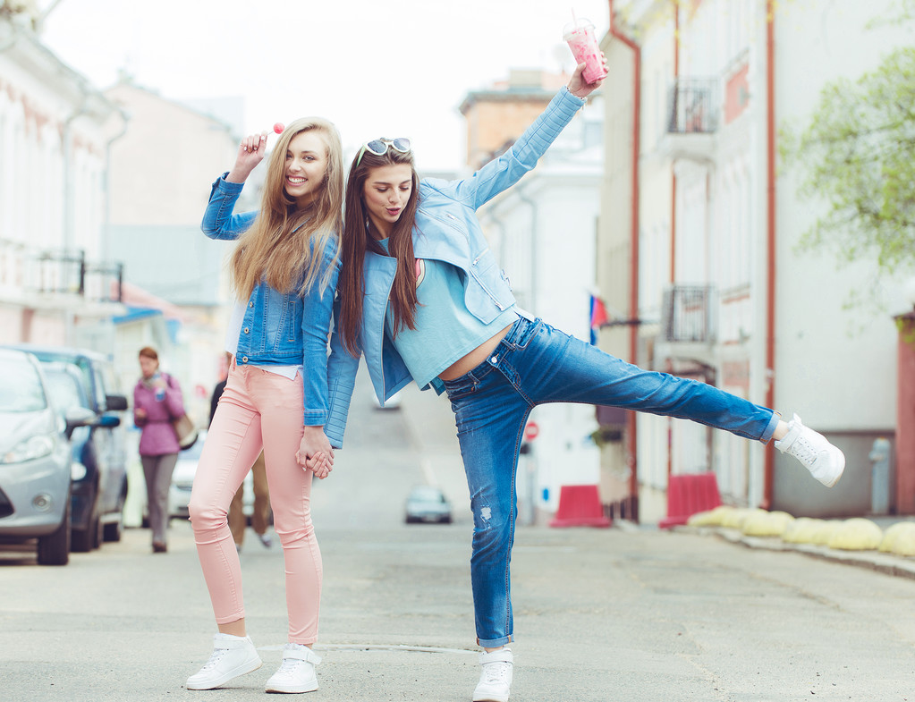 Guys, Guide – Here’s the Jeans That Fit Your Thick & Athletic Thighs